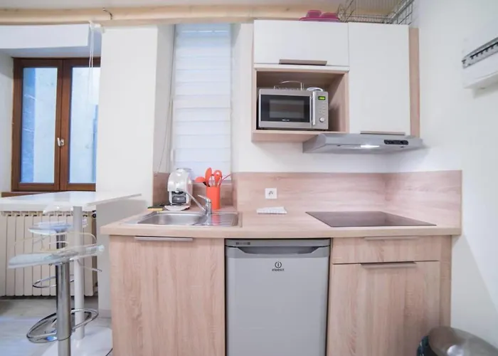 Le Veyrier - Small Studio For 2 People In The Heart Of The Old Town